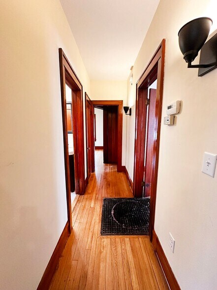 Building Photo - 44 Drew St