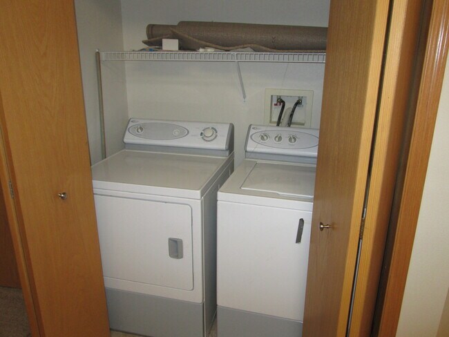 Building Photo - AUGUST 2026!!!  Beautiful 2 Bedroom - 2 Bath Condo in North Liberty