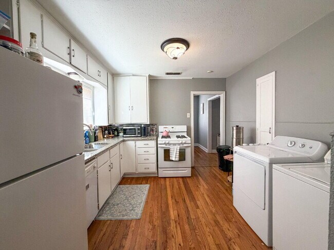 Building Photo - 2705 30th St