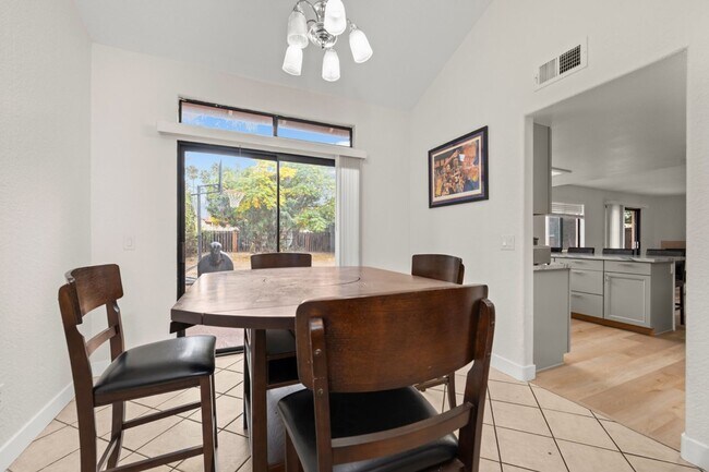 Building Photo - 5 bed/3.5 Bath House - Walk to SDSU!