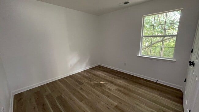 Building Photo - Beautiful 3 Bed / 2.5 Bath home in WLR!