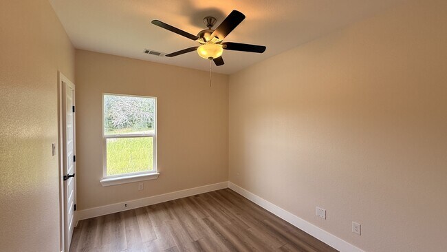Building Photo - 2619 Creekview Dr