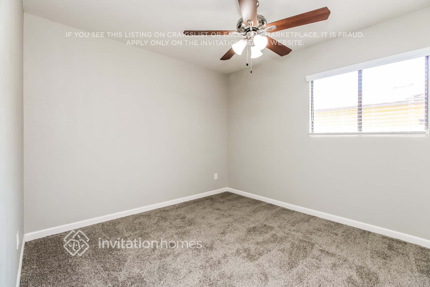 Building Photo - 1027 E Frost Dr