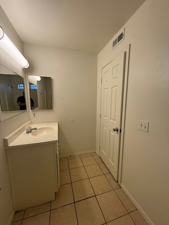 Building Photo - 1926 Haskell Rd