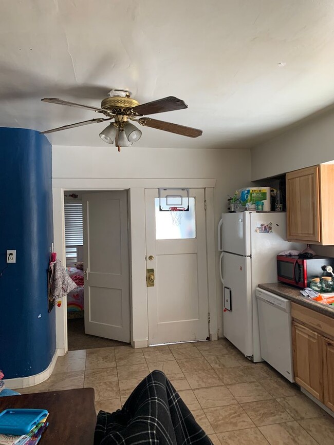 Building Photo - 3 Bed/1 Bath House, super close to BYU cam...