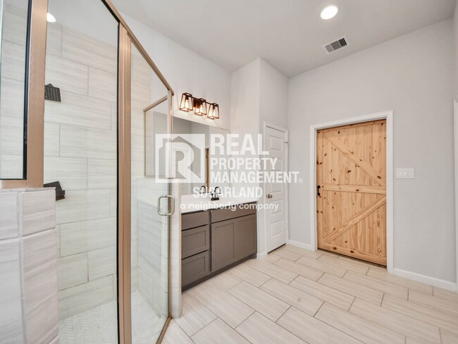 Building Photo - Like-New 2023 Single-Story in Sienna with Open-Concept Living