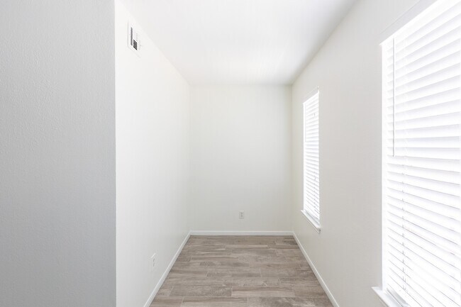 Building Photo - 14600 Fonmeadow Dr
