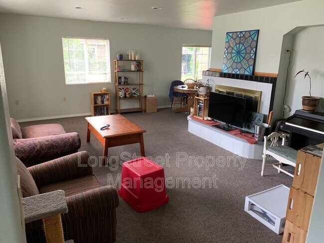 Building Photo - 1012 NW 34th St