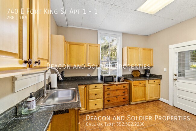 Building Photo - 740 E Fort King St