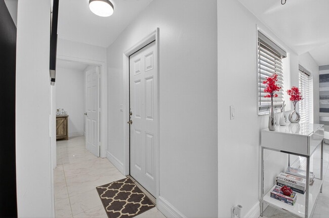 Building Photo - 4310 Village Dr