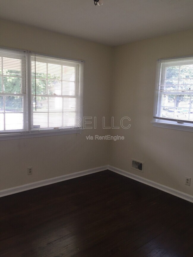 Building Photo - 1400 Sale Ave