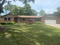 Building Photo - ALL ONE LEVEL IN WEST KNOXVILLE!  OVER 2,400 SQUARE FEET!!!