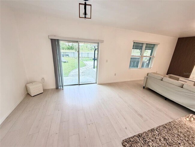 Building Photo - 2731 House Finch Rd