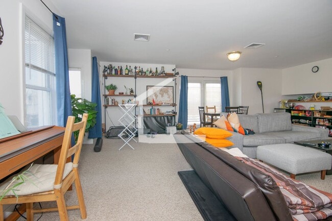 Building Photo - HOT BRIGHTON LISTING!!!!