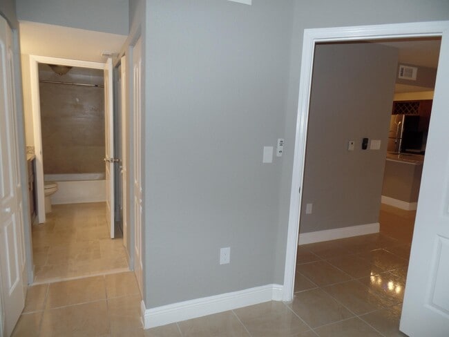 Building Photo - 2890 N Oakland Forest Dr