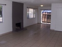 Building Photo - 702 E Yorkshire Dr