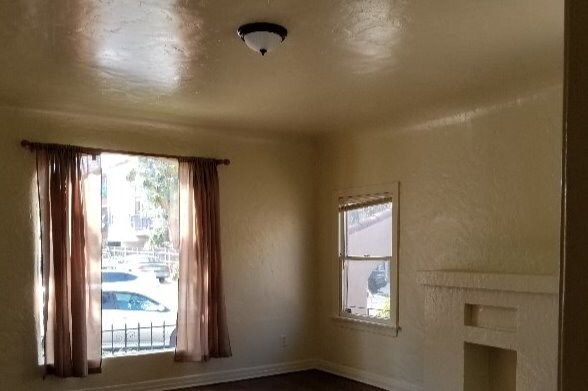 Building Photo - 1014 Newport Ave