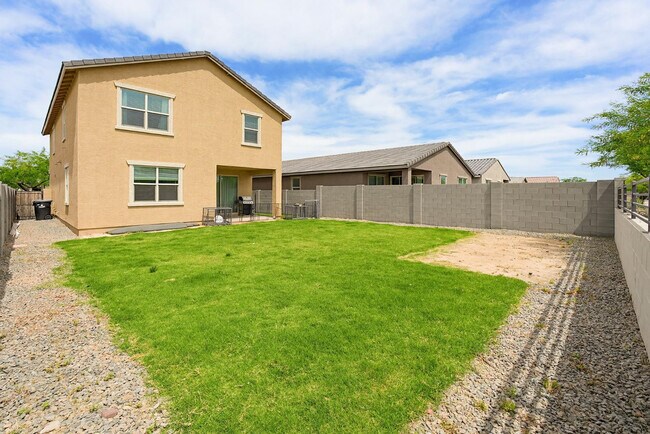 Building Photo - 6815 W Encinas Ln