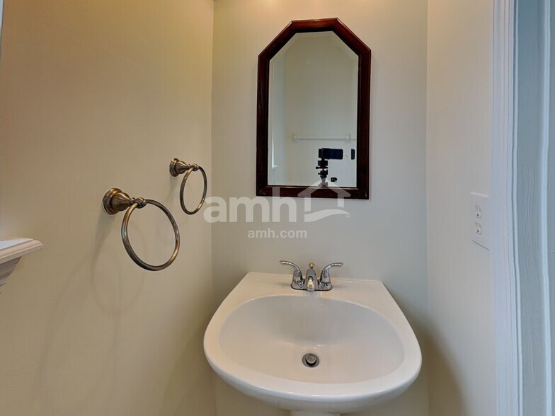 Building Photo - 240 Sweetbrier Branch Ln