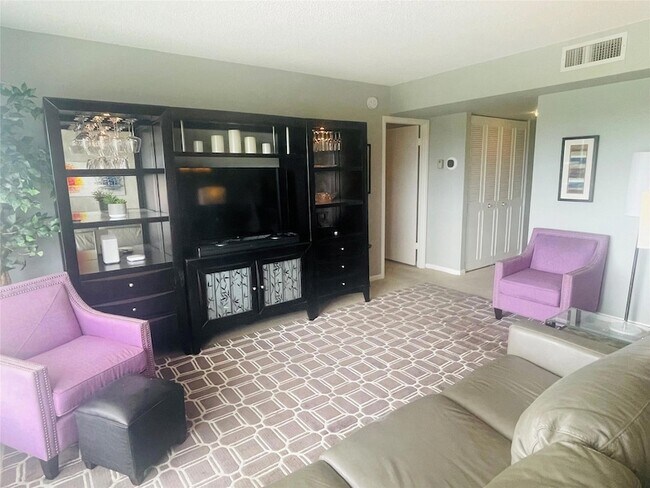 Building Photo - 2500 NE 48th Ln