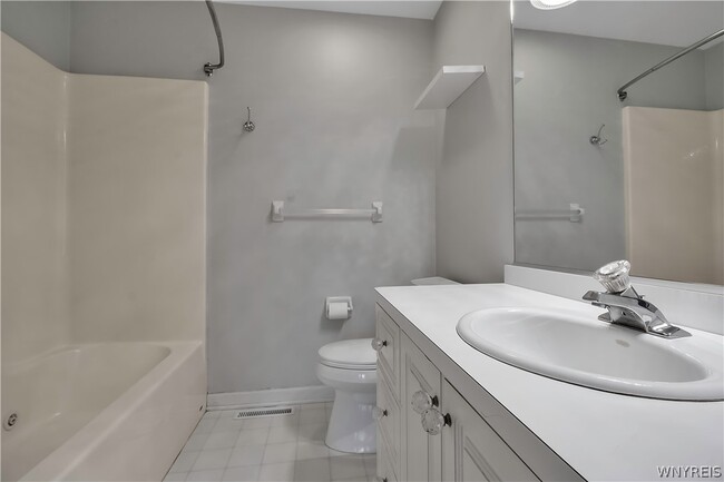 Building Photo - 6 St Charles Ct