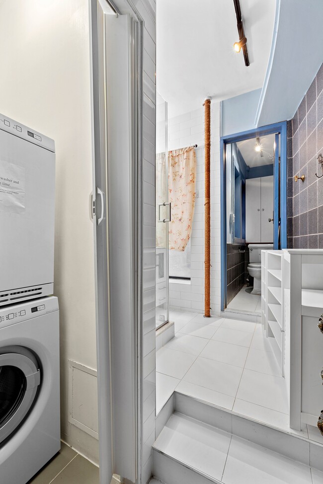 Building Photo - 105 Thompson St