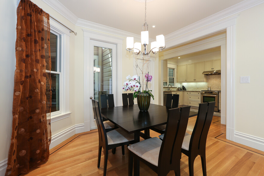 Dining room to kitchen - 127 Steiner St