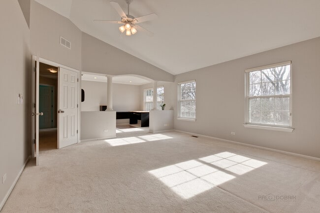 Building Photo - 33 River Oaks Cir E