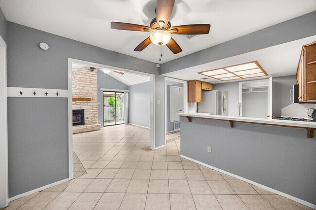 Building Photo - 16015 Stoneham Cir