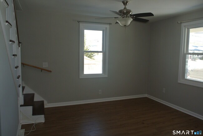 Building Photo - 492 W River St