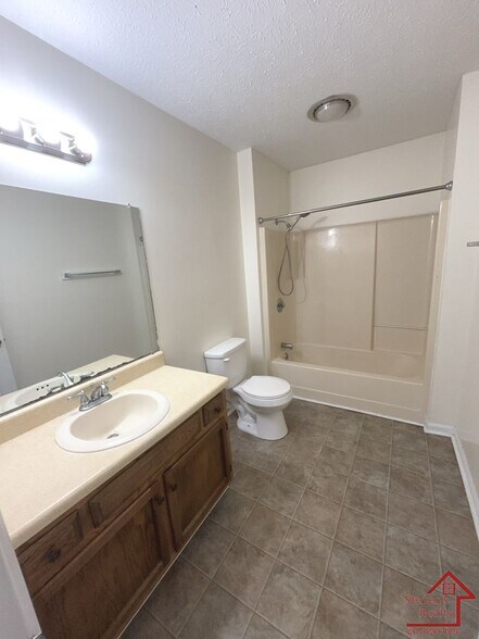 Building Photo - 419 Oriole Dr