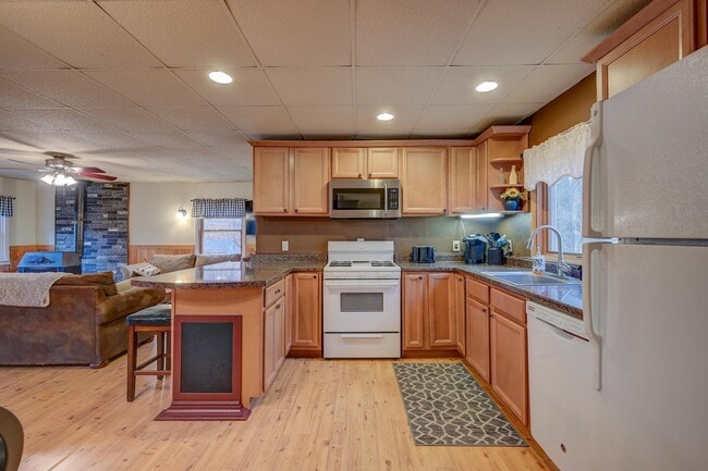 Building Photo - 30 Middle Shore Dr