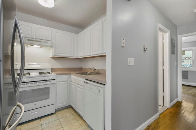 Building Photo - 3546 Huguenot Ave