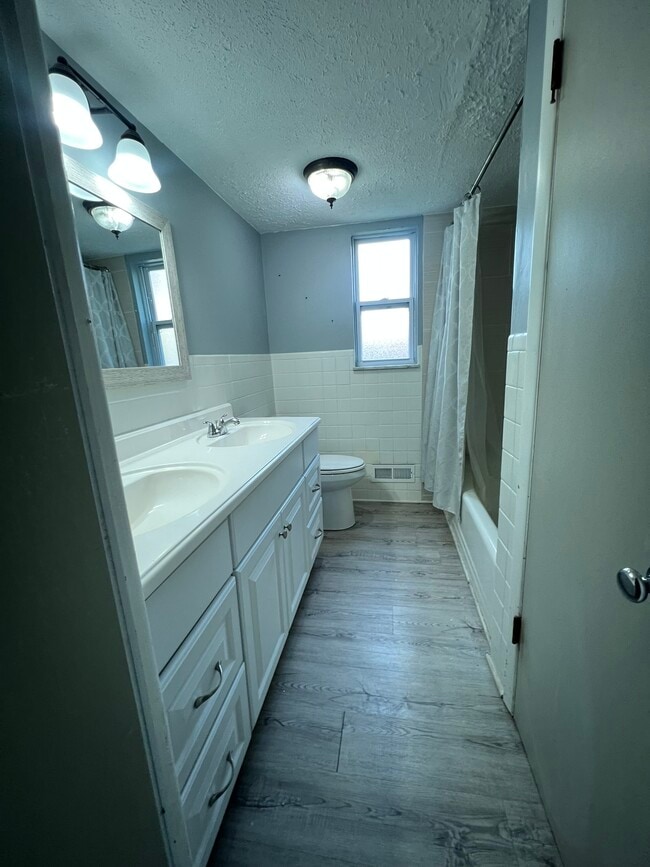 Building Photo - 7903 Ackley Rd