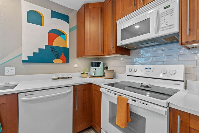 Building Photo - 3211 Northeast Dr