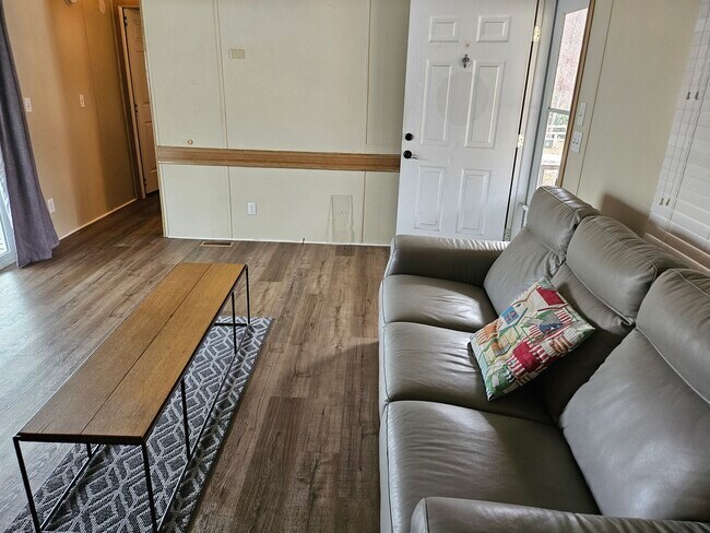 Building Photo - 279 Tricycle Hill Ln