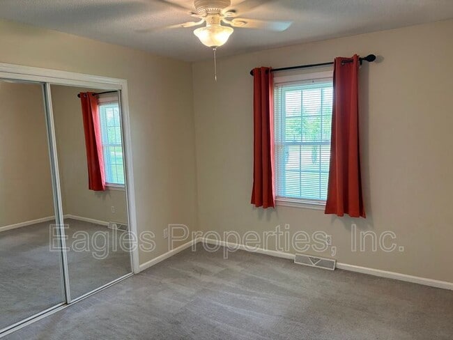 Building Photo - 383 N Washington St