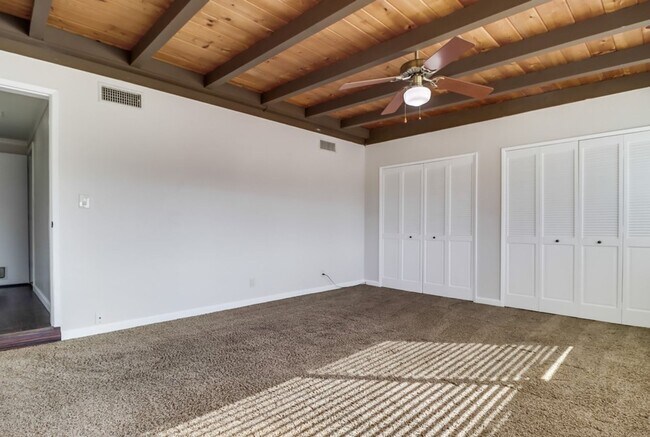 Building Photo - Pristine 4 bedroom, 2 bath, single level h...