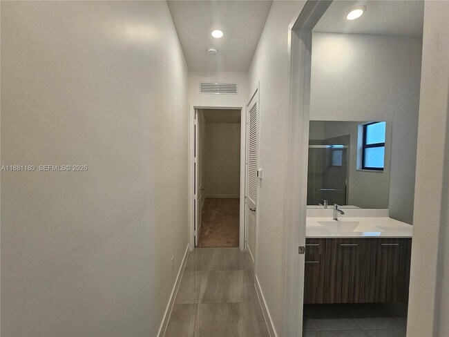 Building Photo - 4578 SW 174th Ave