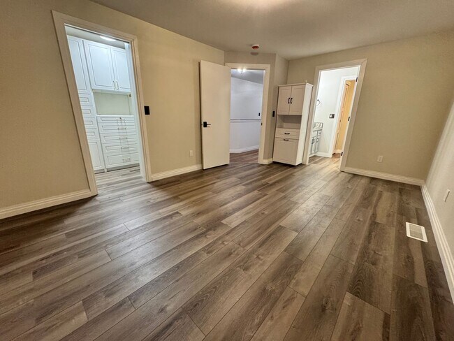 Building Photo - Fully updated 3 bed/2.5 bath home