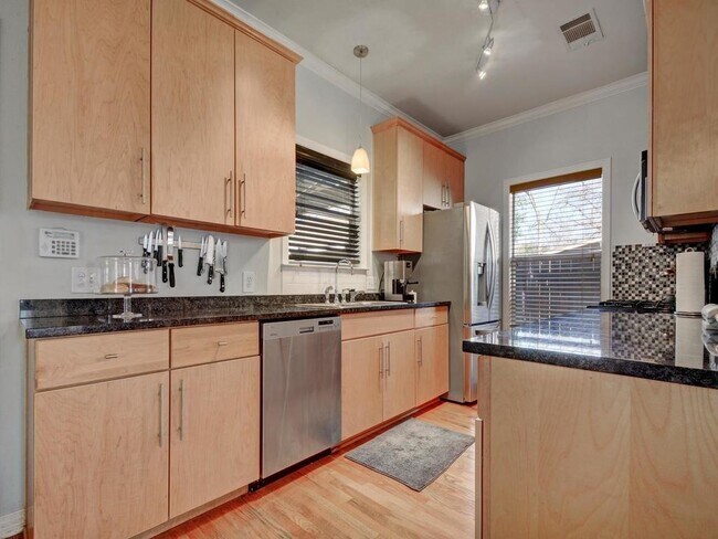 Building Photo - 5510 William Holland Ave