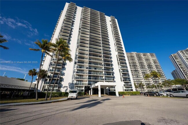 Building Photo - 3675 N Country Club Dr