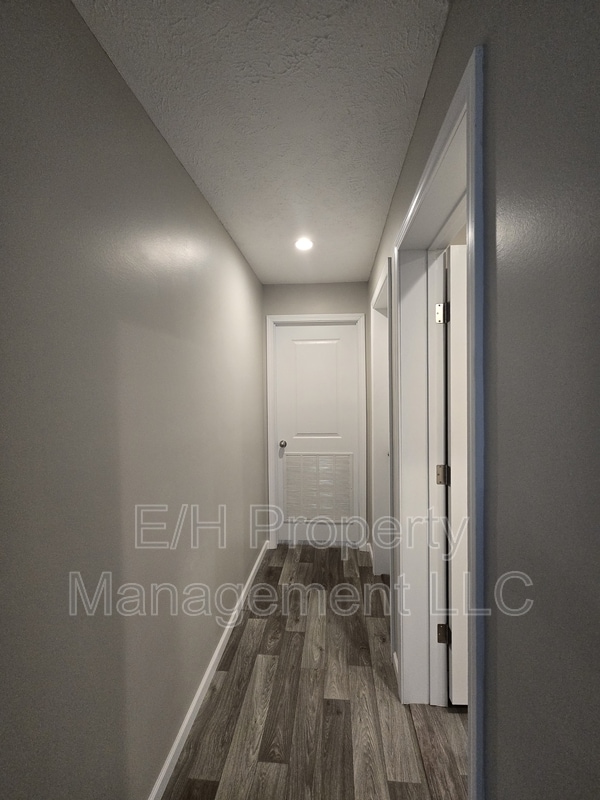 Building Photo - 501 S Edwards Ave