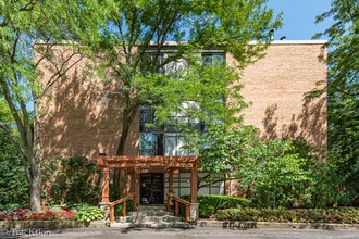 Building Photo - 1833 Four Lakes Ave