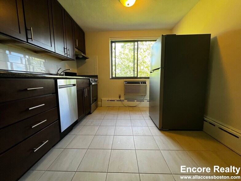 Building Photo - 5 Chester St