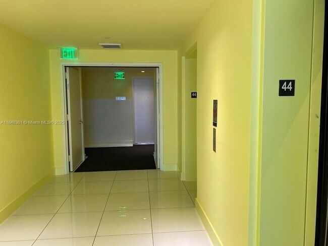 Building Photo - 475 Brickell Ave