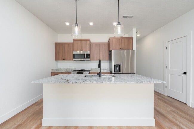 Building Photo - Row Home with 1 car garage 2 bed, 2.5 bath