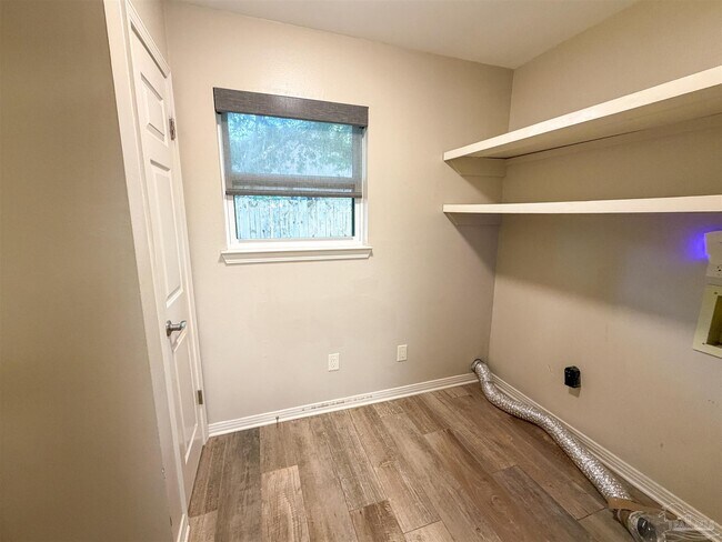 Building Photo - 7707 Beechwood Dr