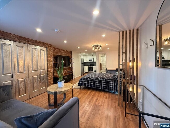 Building Photo - 42 Willow Wood Ct