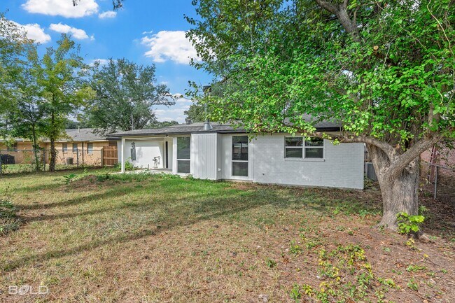 Building Photo - Check Out this 3 bed 2 bath in Bossier